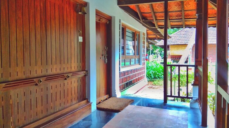 Hotel Punnamada Resort