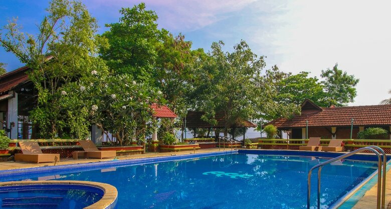 Hotel Punnamada Resort
