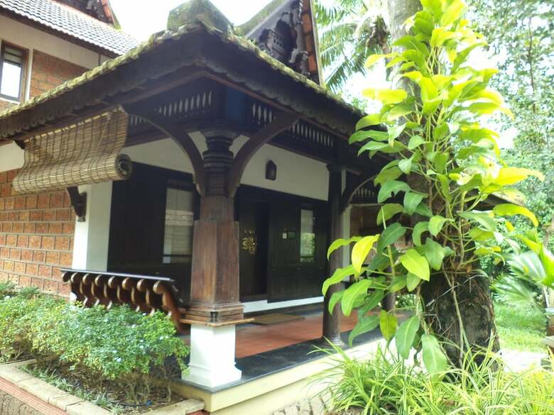 Hotel Punnamada Resort