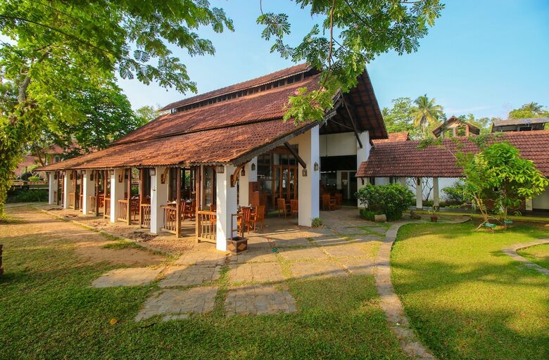 Hotel Punnamada Resort