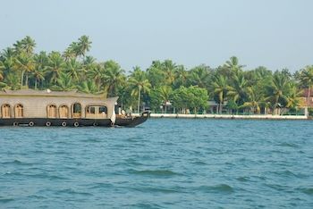Bed & Breakfast Illikkalam Lake Resort