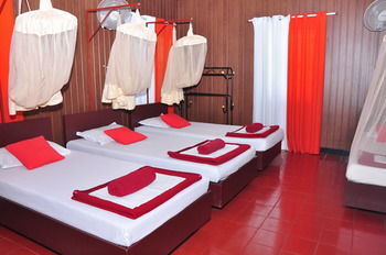 Bed & Breakfast Reds Residency - Homestay