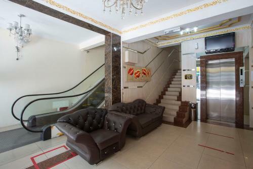 Oyo 90125 Hotel Grand Orchard