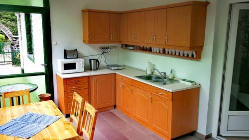 Hostal Gy�ngyvir�g H�z