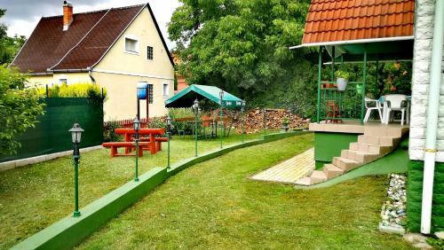 Hostal Gy�ngyvir�g H�z