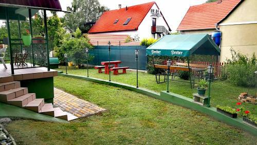 Hostal Gy�ngyvir�g H�z
