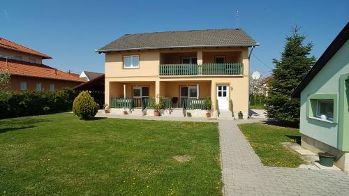 Kriszti�n Apartmanh�z