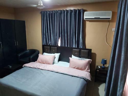 Staycation Suites And Apartment