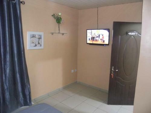 Staycation Suites And Apartment
