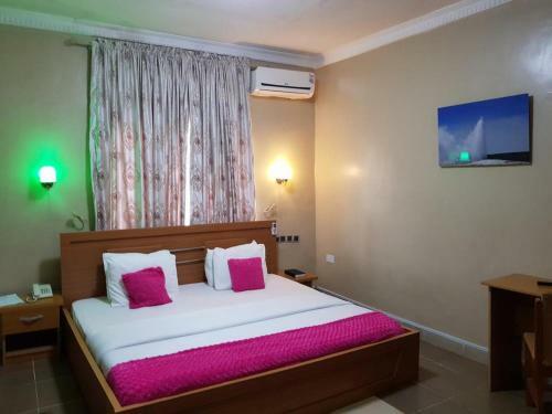 Hostal Room In Lodge - Aloha Hotel And Resorts