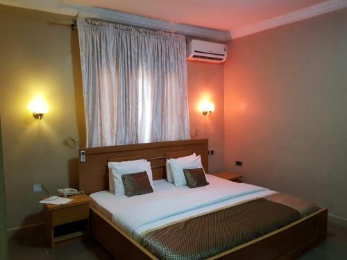 Hostal Room In Lodge - Aloha Hotel And Resorts