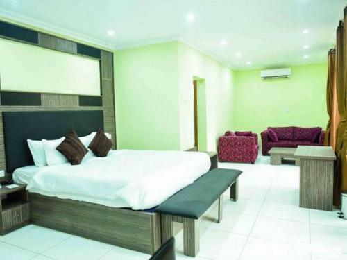 Hostal Room In Lodge - Best Western Plus Mydas Hotel