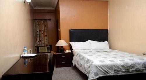 Hostal Room In Lodge - Christine Apartment Hotel Ltd