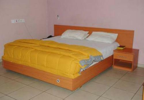 Hostal Room In Lodge - Londa Hotel And Suites