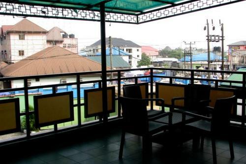Hostal Room In Lodge - Londa Hotel And Suites