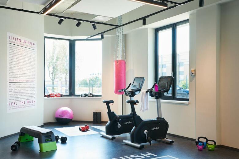 Hotel Moxy Amsterdam Schiphol Airport