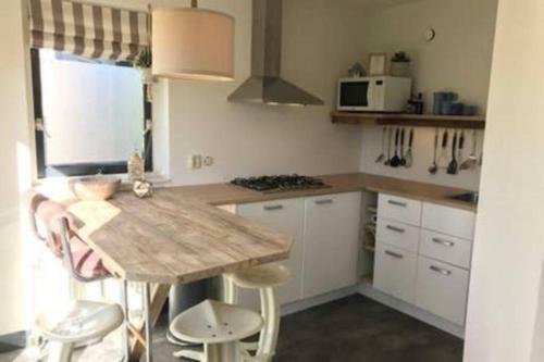 Holiday Home de Witte Raaf With Garden And Hottub