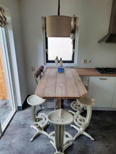 Holiday Home de Witte Raaf With Garden And Hottub