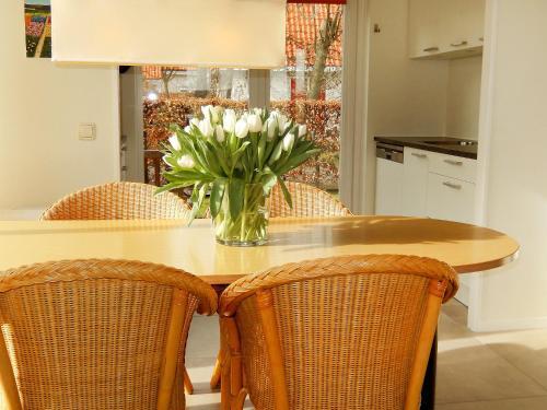 Holiday Home De Witte Raaf-2