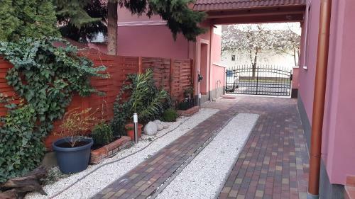 �lom Apartman