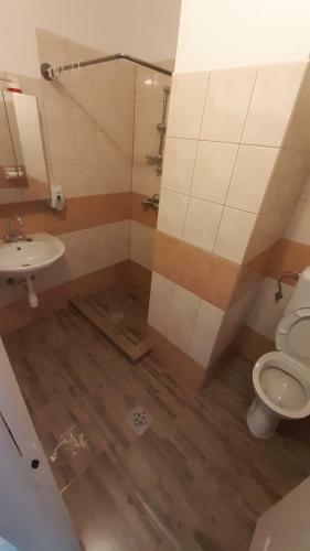 �lom Apartman