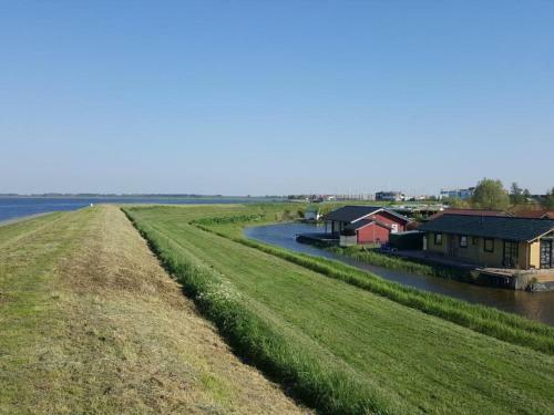 Premium Chalet In Sint Annaland With Garden