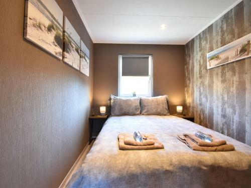 Premium Chalet In Sint Annaland With Garden