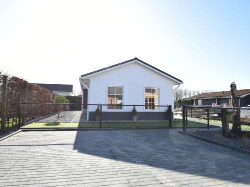 Premium Chalet In Sint Annaland With Garden
