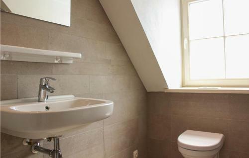 Stunning Home In Sluis W/ Wifi And 2 Bedrooms