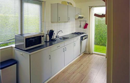 Three-bedroom Holiday Home In Tzummarum