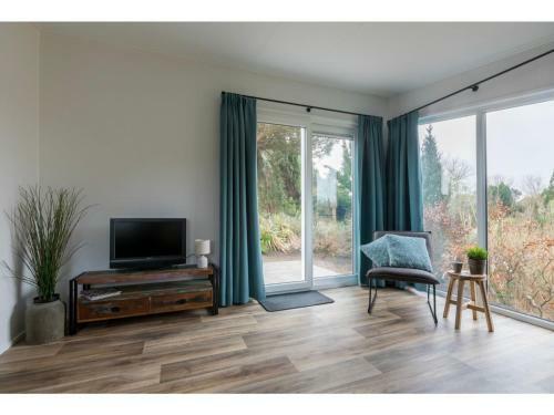 Cozy Chalet At Holiday Park Fort Den Haak
