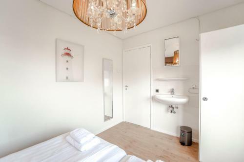 Sea Star Stay With Private Parking!
