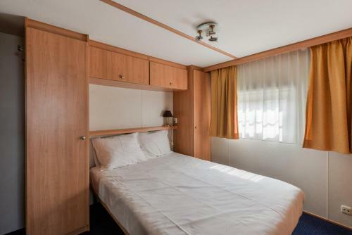 Chalet For 2 At The Beach