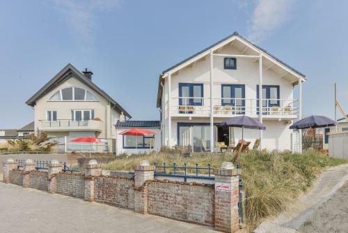 Chalet For 2 At The Beach