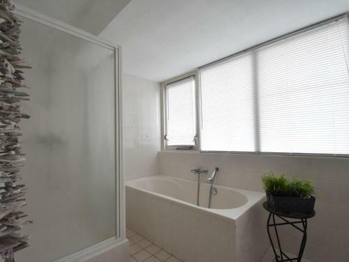 Peaceful Holiday Home In Zeewolde With Swimming Pool