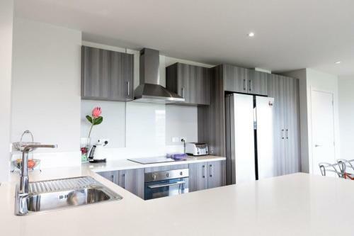 Large Four Bdr Apartment - Walk To Mallstadium