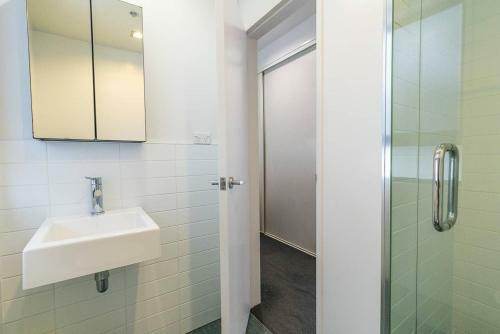 Two Bdrm Apartment Near Spark Arena! Free Parking
