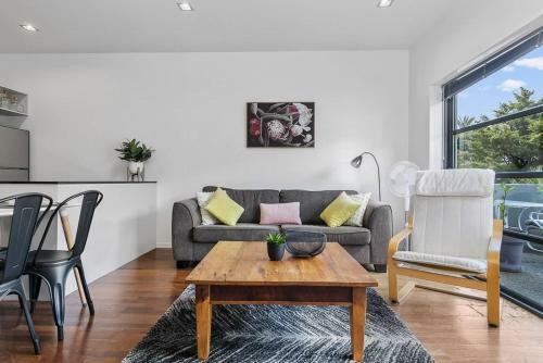 Two Bdrm Apartment Near Spark Arena! Free Parking