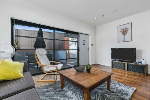 Two Bdrm Apartment Near Spark Arena! Free Parking
