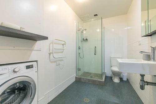 Two Bdrm Apartment Near Spark Arena! Free Parking