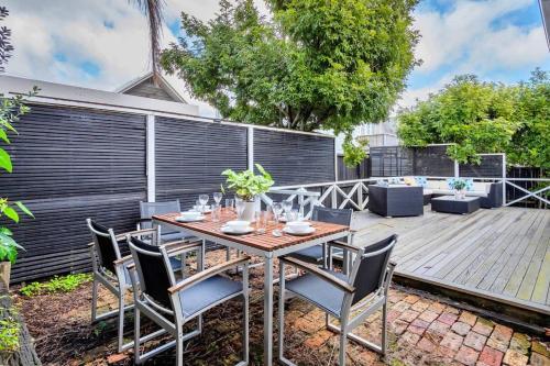 Classic 3br Home Just Steps To Ponsonby Rd