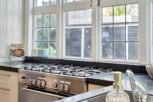 Classic 3br Home Just Steps To Ponsonby Rd
