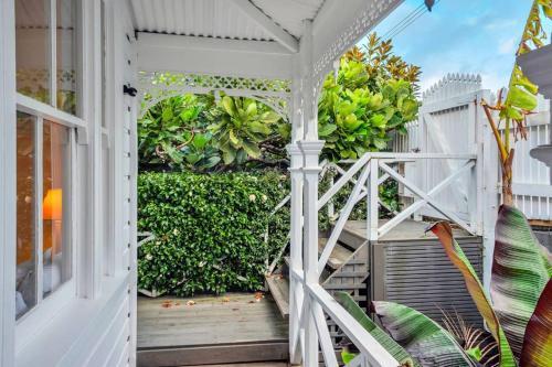 Classic 3br Home Just Steps To Ponsonby Rd
