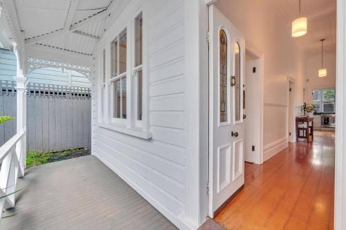 Classic 3br Home Just Steps To Ponsonby Rd