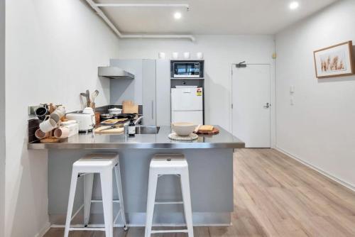 Apartamento Awesome, Cool Beachy 2br Cbd Gem - Wifi And Netflix