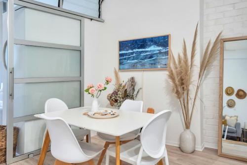 Apartamento Awesome, Cool Beachy 2br Cbd Gem - Wifi And Netflix