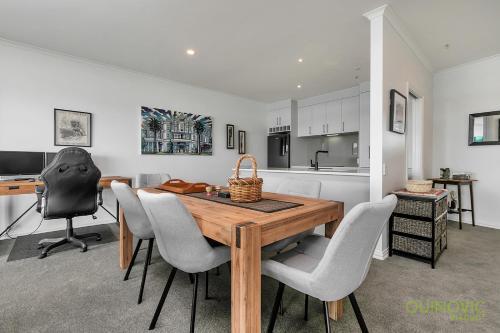 Qv Spacious Waterfront 2 Bedroom Apartment - 791