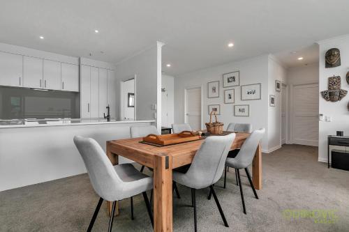 Qv Spacious Waterfront 2 Bedroom Apartment - 791