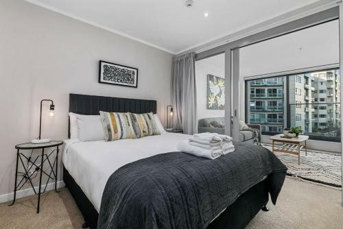 Beautifully Modern Brand New Central Apartment