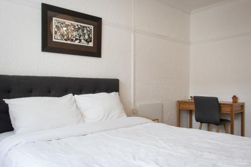 Stylish 2 Bed Art Deco Apartment Herne Bay